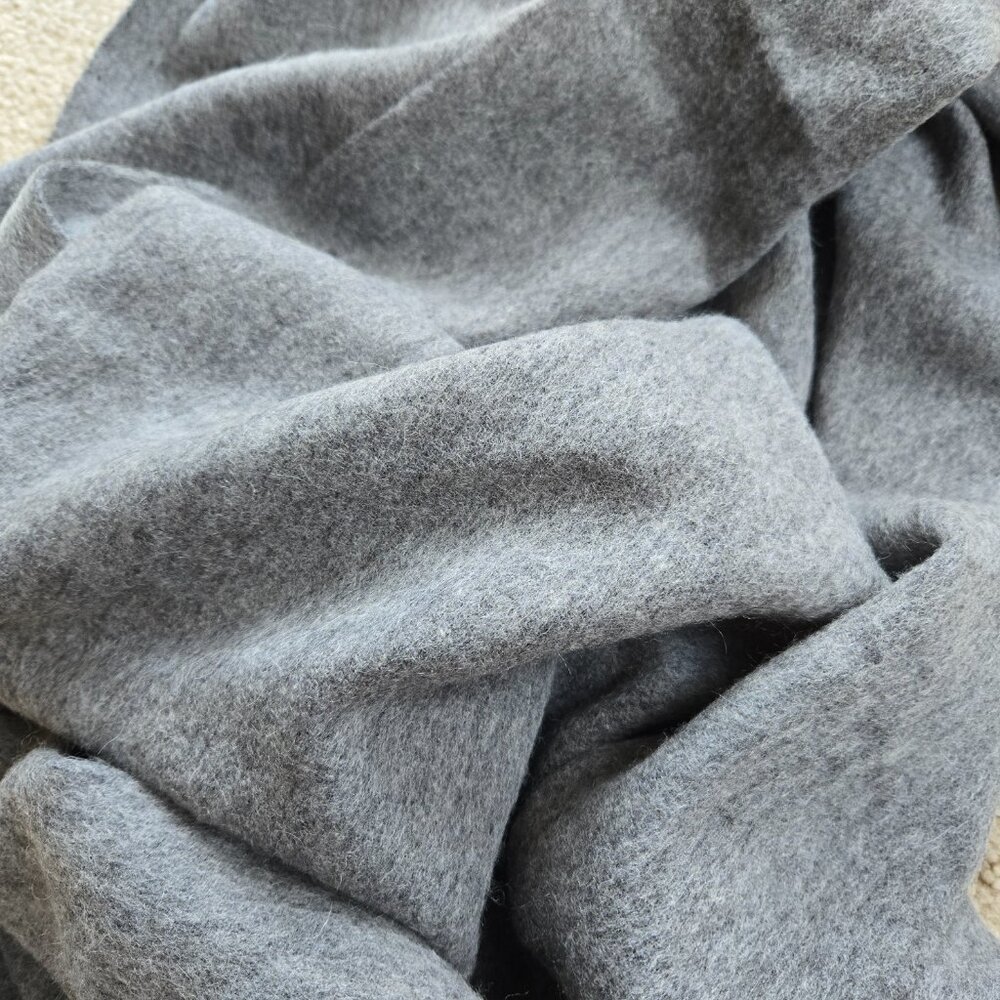 NWT 100% Wool Paris Atelier & Other Stories Grey Scarf - Picture 6 of 7